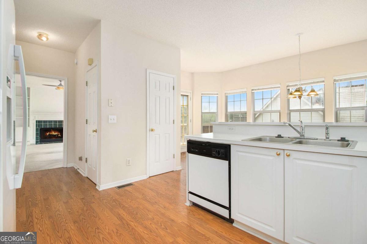 6028 Connaught Drive Se Property Photo 11