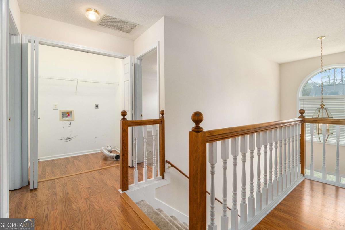 6028 Connaught Drive Se Property Photo 13