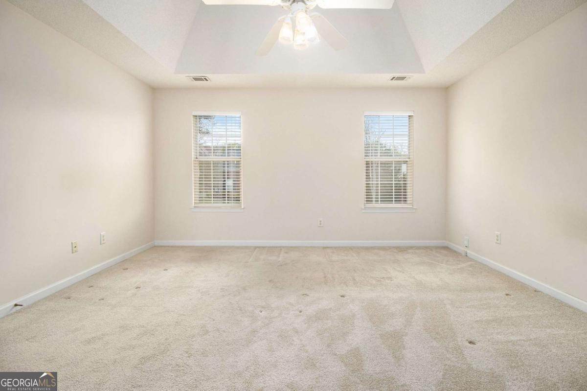 6028 Connaught Drive Se Property Photo 14