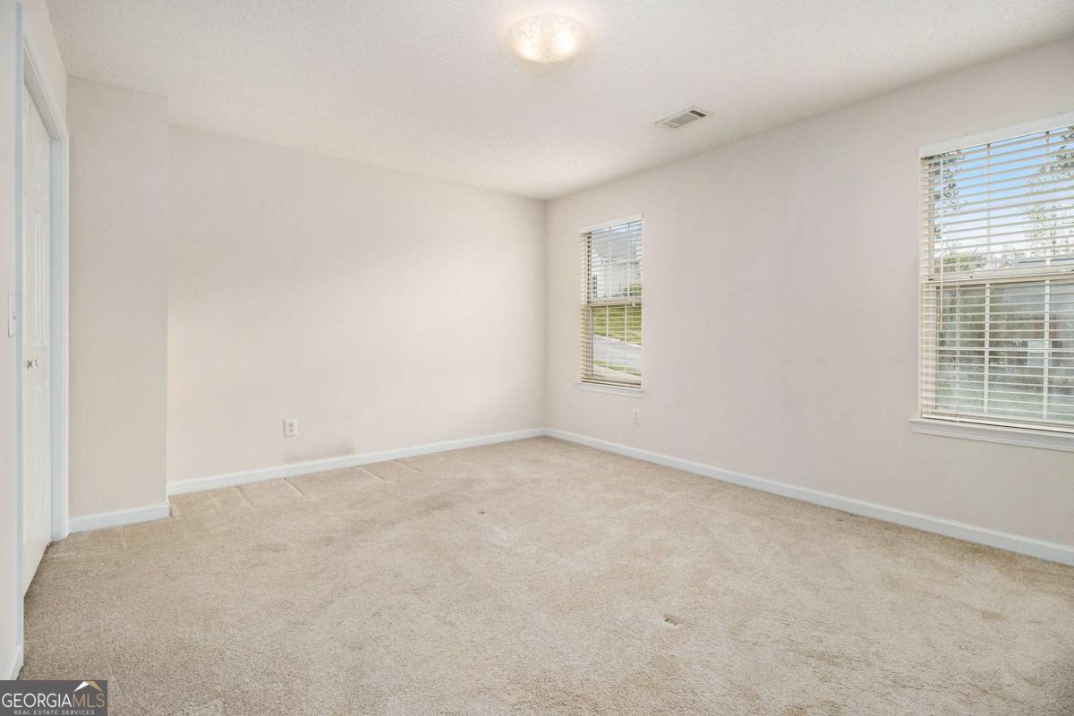 6028 Connaught Drive Se Property Photo 19