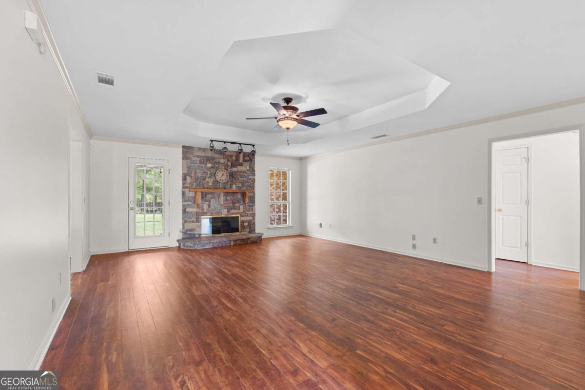 512 Fox Court Path Property Photo 3