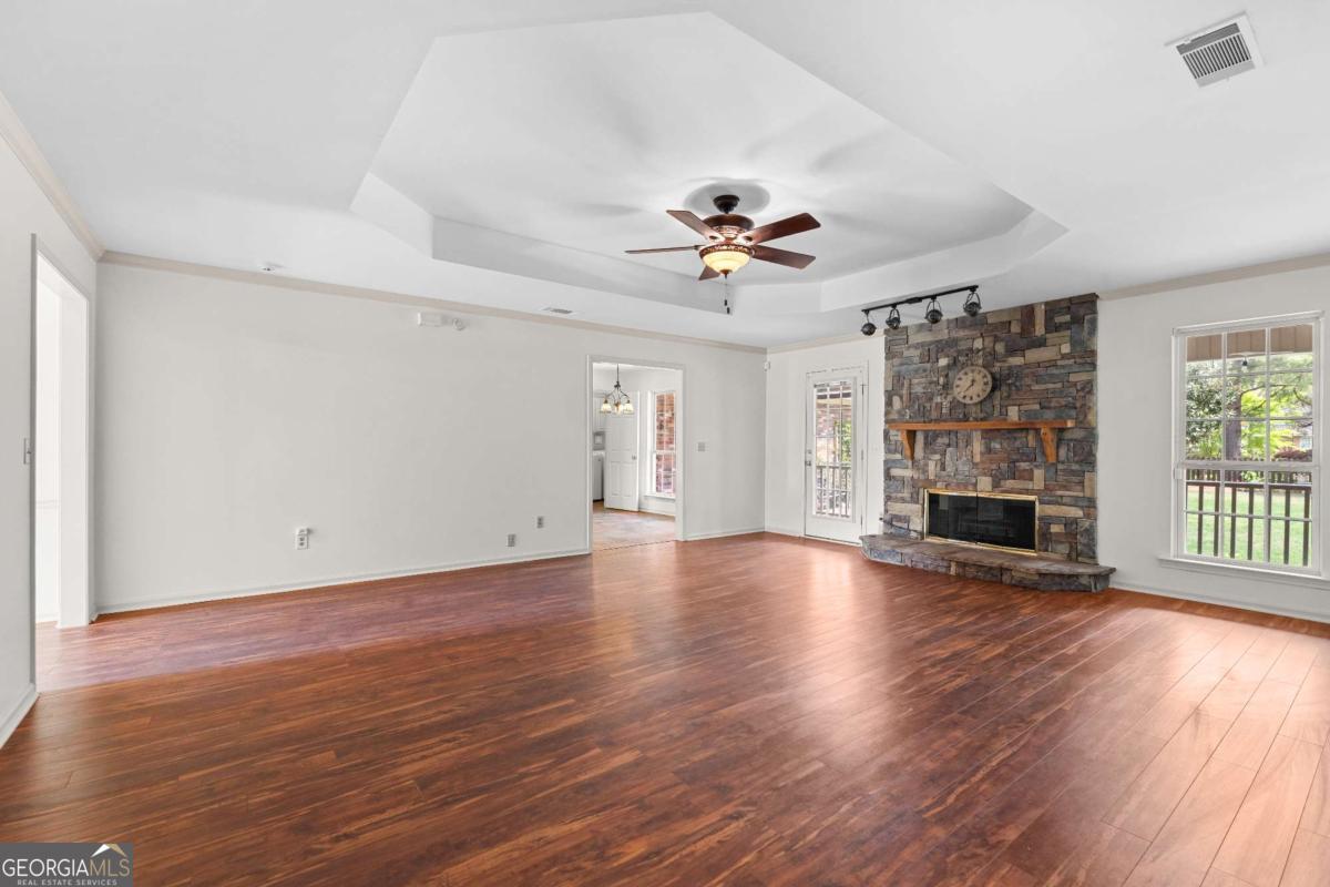 512 Fox Court Path Property Photo 5