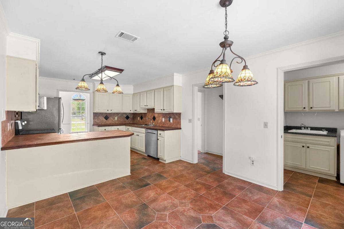 512 Fox Court Path Property Photo 8