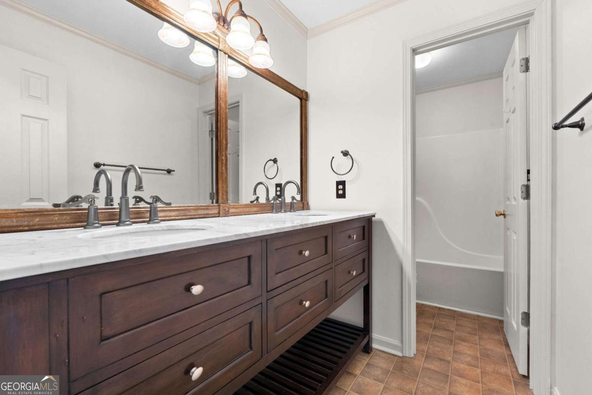 512 Fox Court Path Property Photo 17