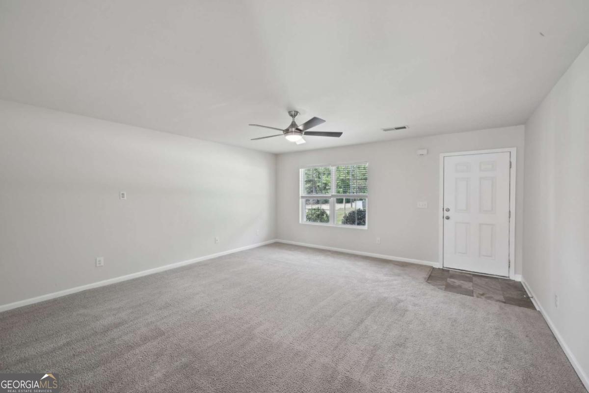5675 Laurel Ridge Circle Property Photo 4