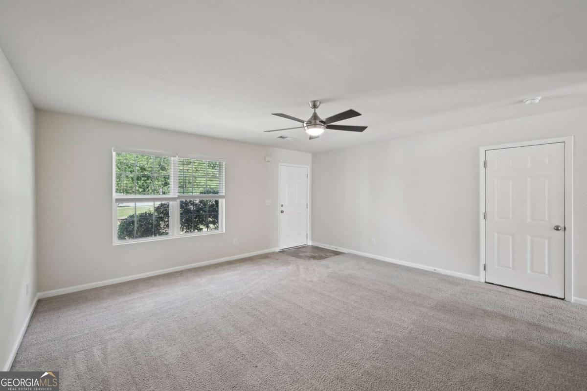 5675 Laurel Ridge Circle Property Photo 5