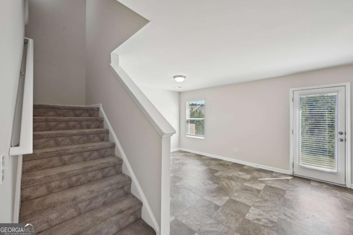 5675 Laurel Ridge Circle Property Photo 8