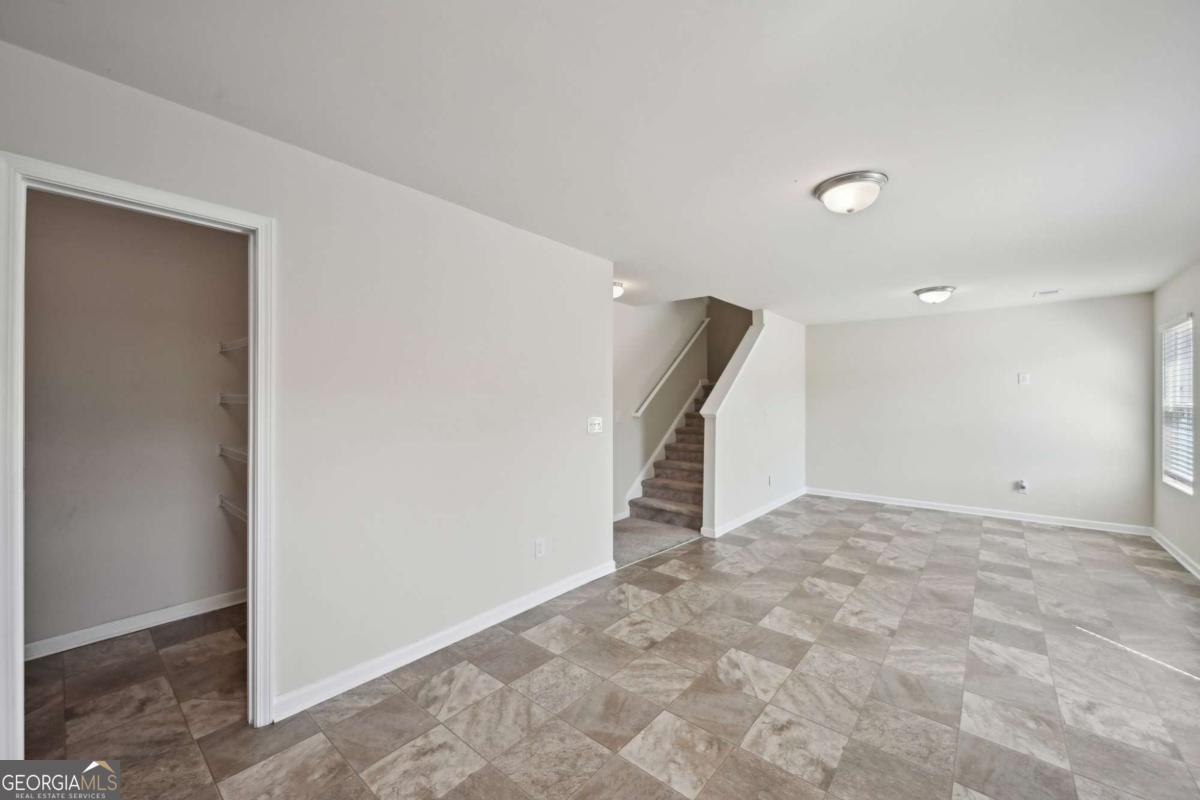 5675 Laurel Ridge Circle Property Photo 9