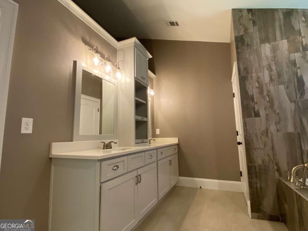 5000 Racquet Court Property Photo 24