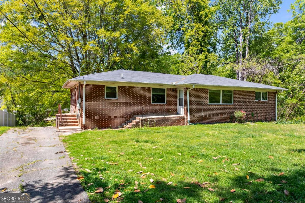 2307 Woodridge Drive Property Photo 1