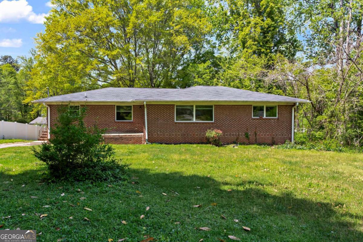 2307 Woodridge Drive Property Photo 2