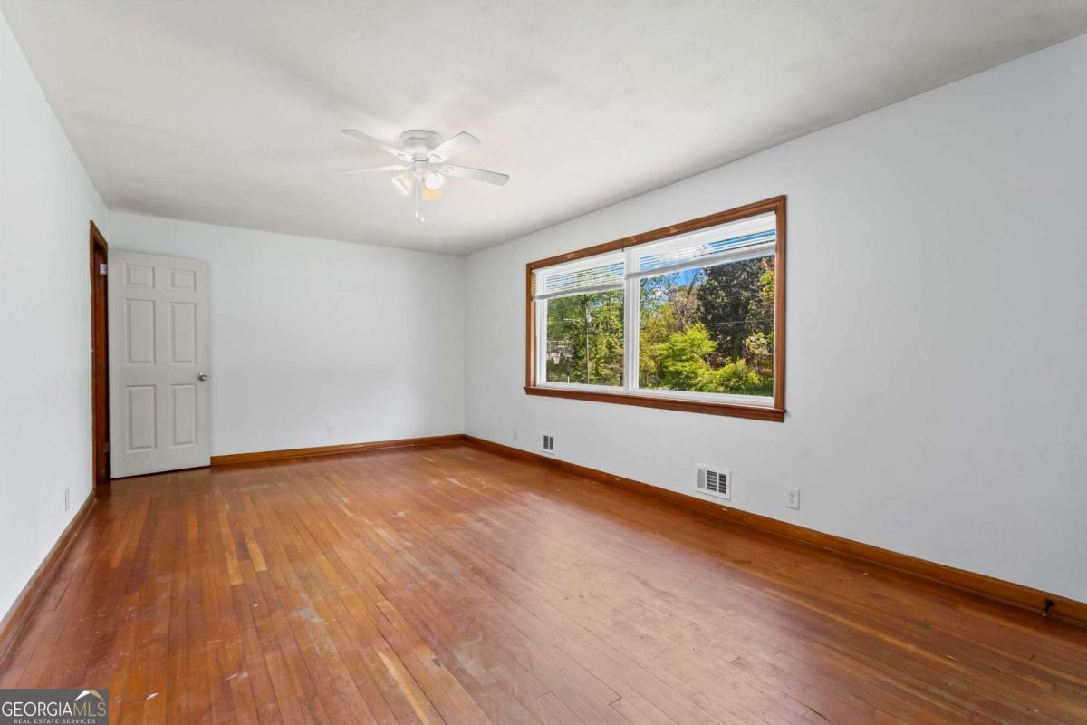 2307 Woodridge Drive Property Photo 4