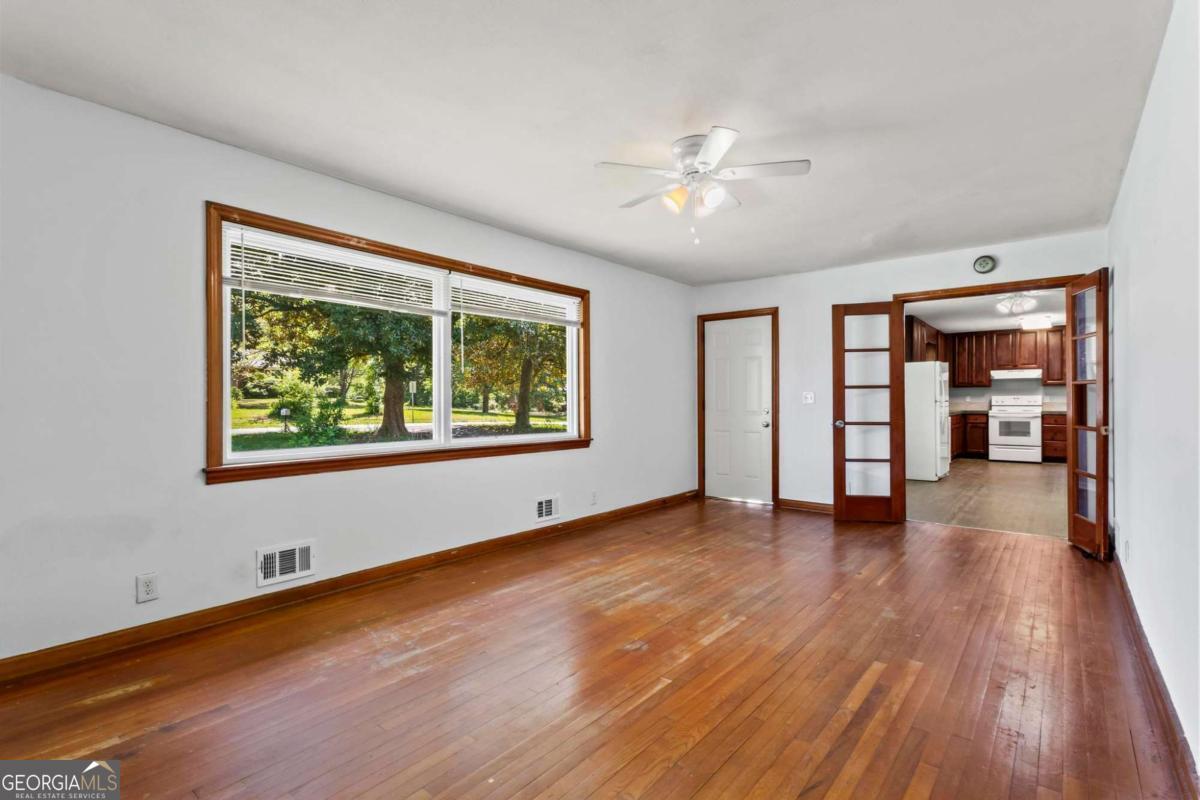 2307 Woodridge Drive Property Photo 5