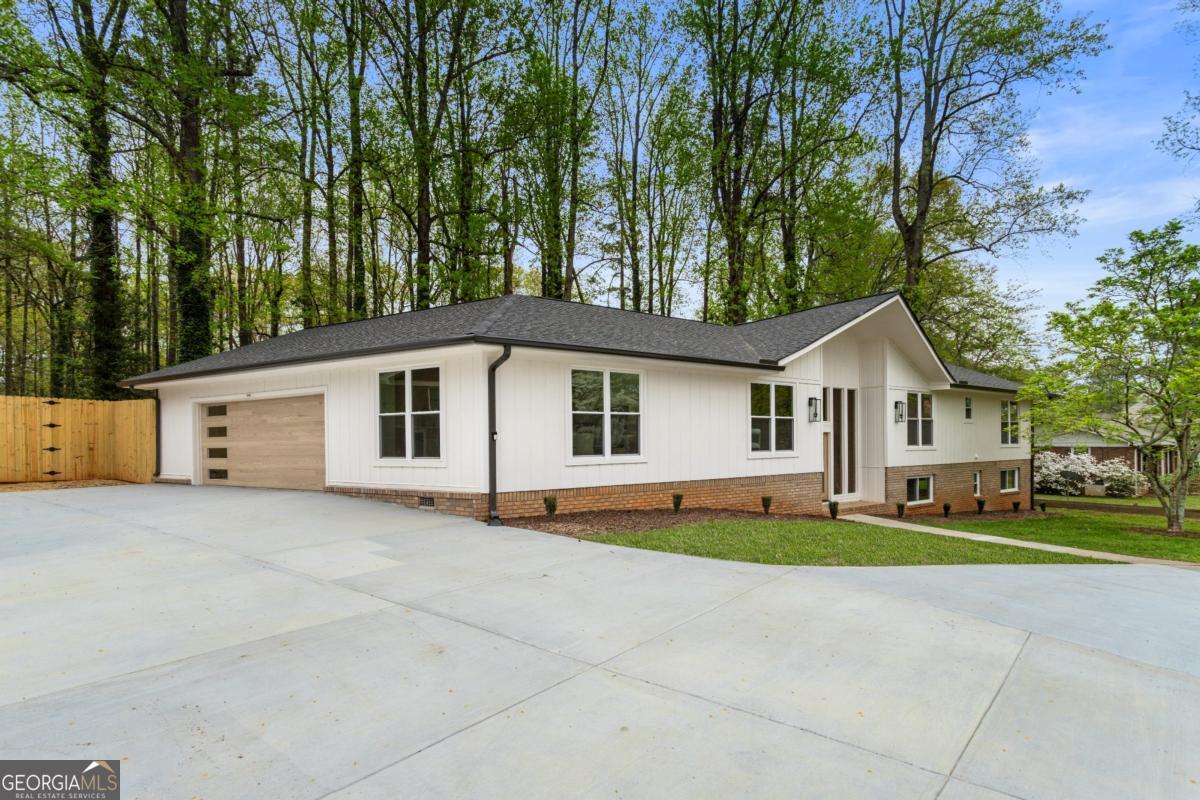 3805 Cloudland Drive Se Property Photo 2