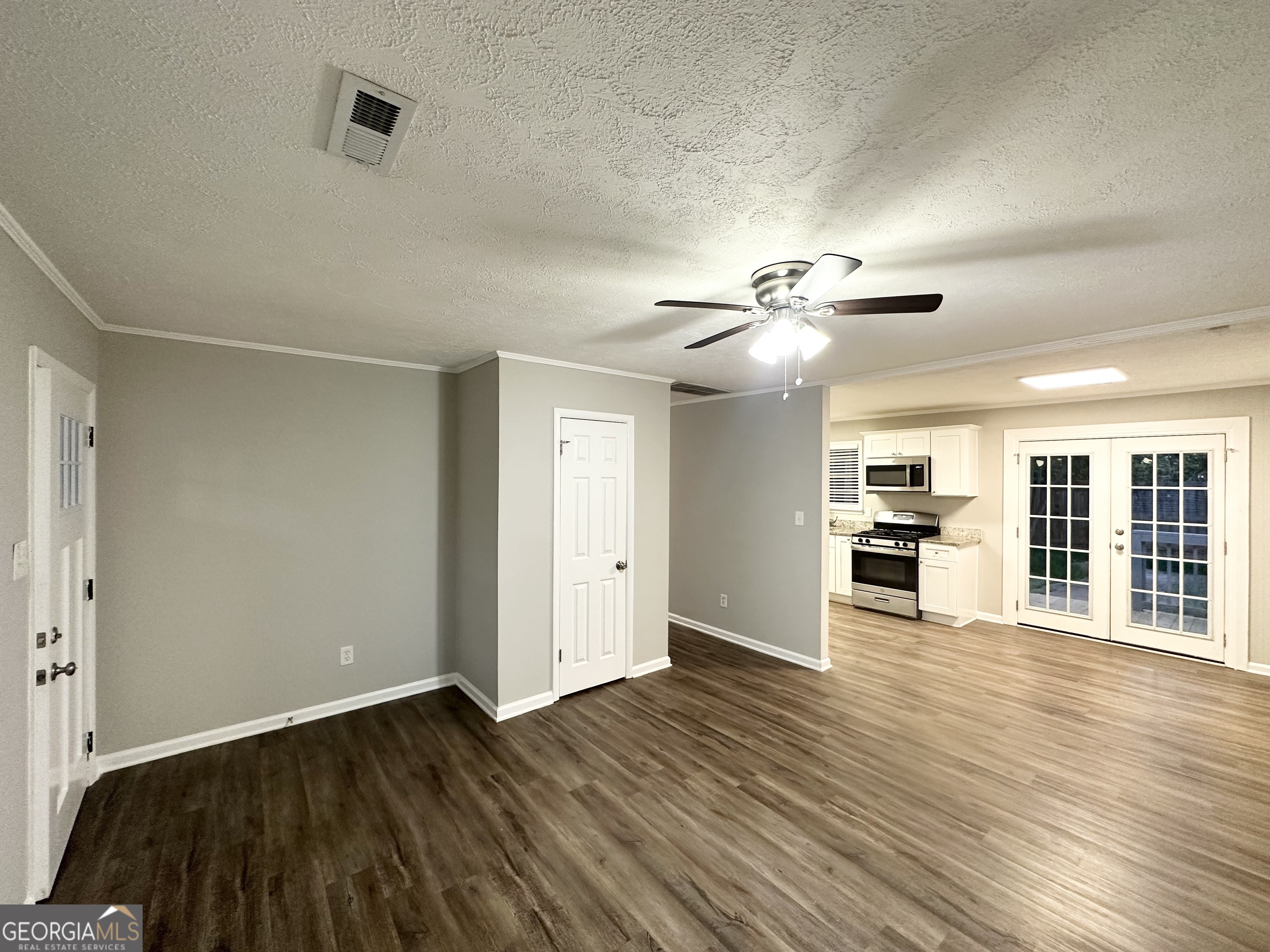 659 Country Club Road Property Photo 3