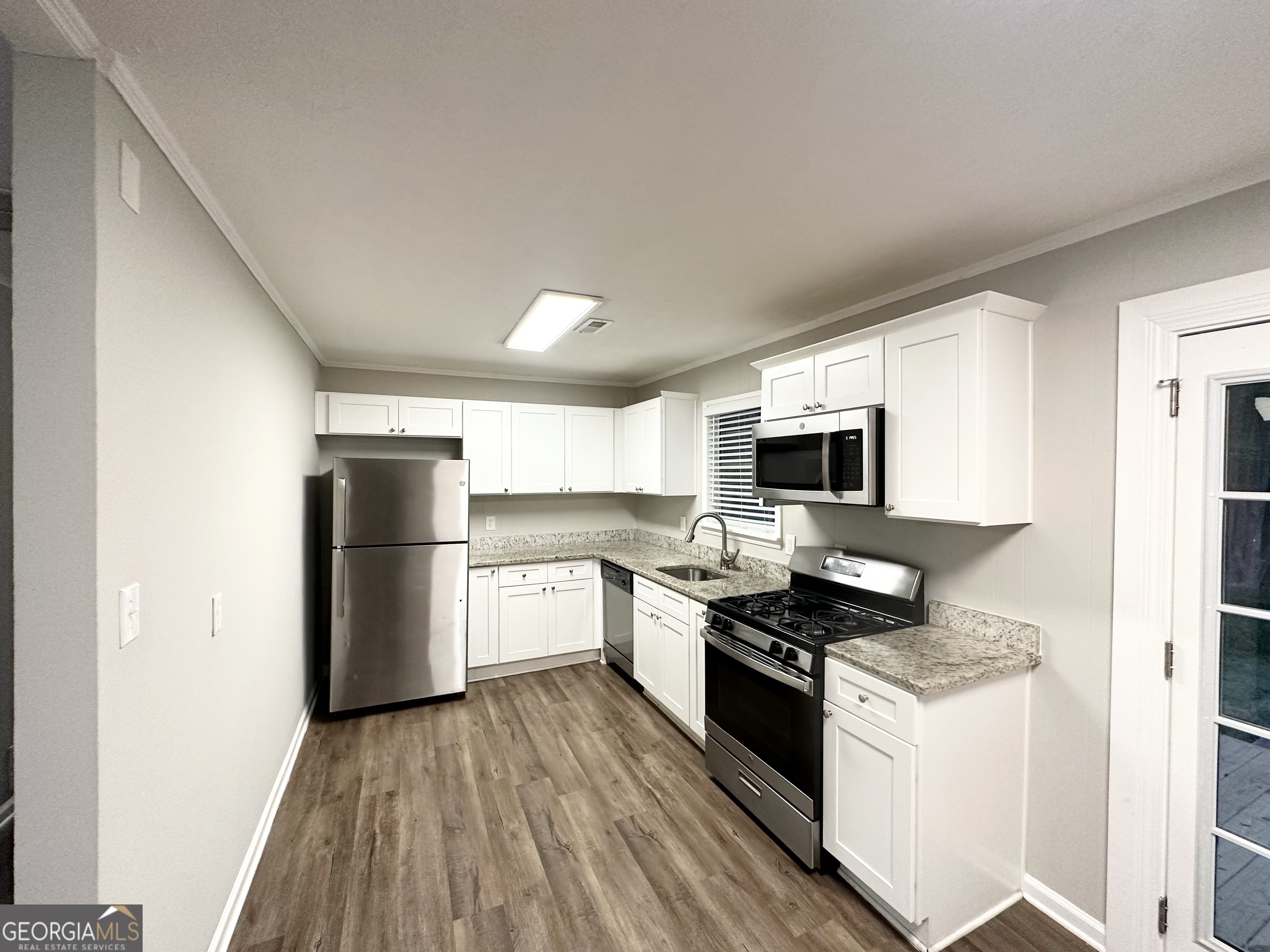 659 Country Club Road Property Photo 4