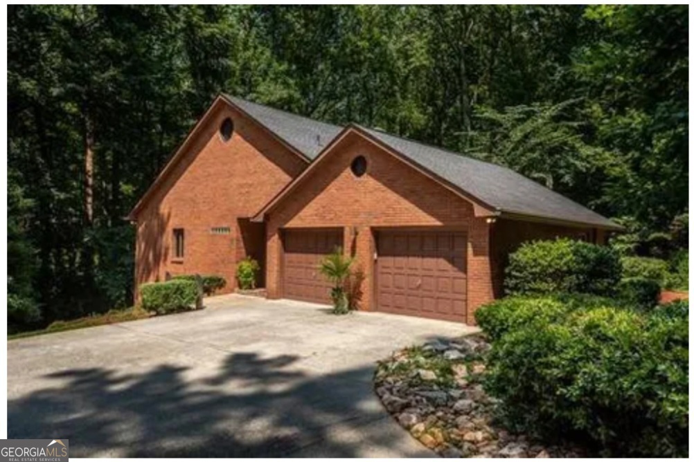 5325 Pheasant Run Property Photo 1