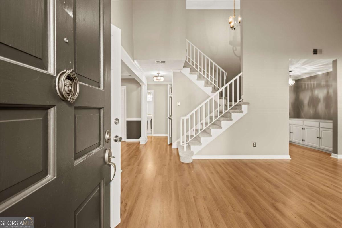 6 Westchester Square Property Photo 9