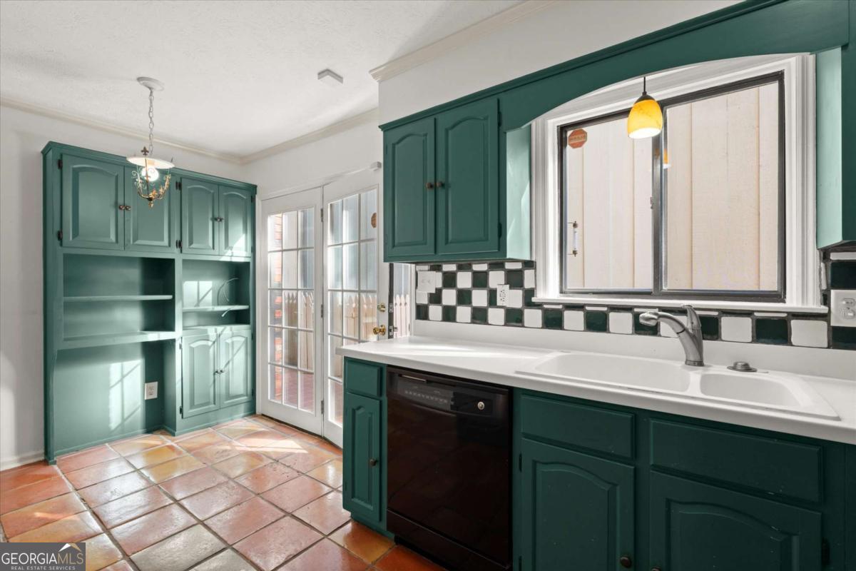 6 Westchester Square Property Photo 12