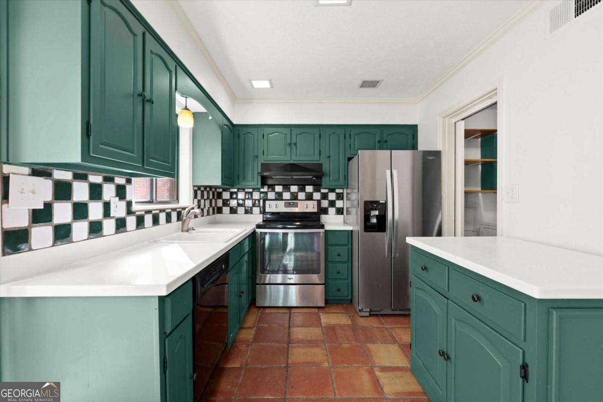 6 Westchester Square Property Photo 13