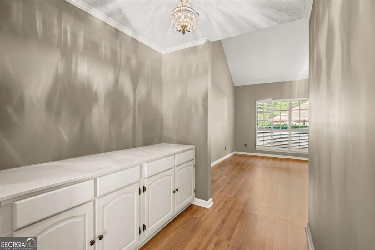 6 Westchester Square Property Photo 15