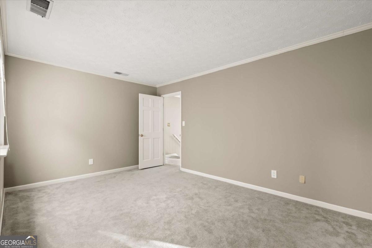 6 Westchester Square Property Photo 16