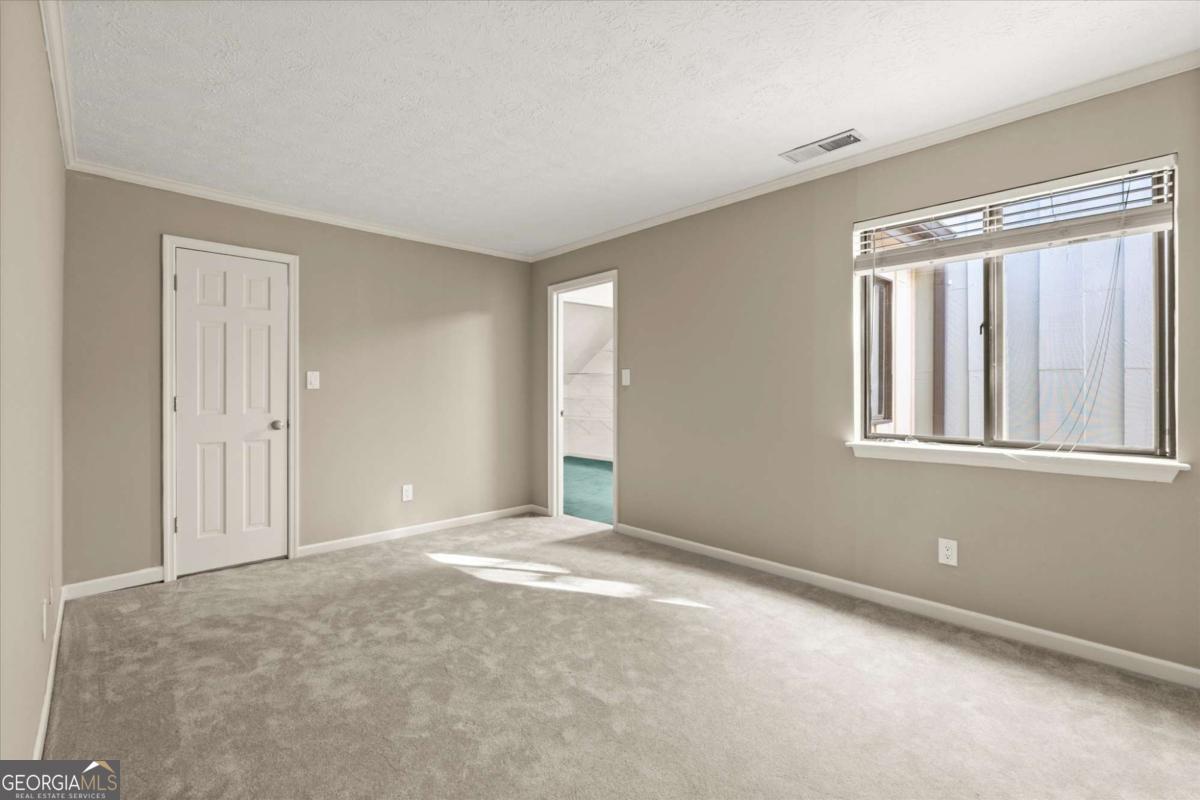 6 Westchester Square Property Photo 19