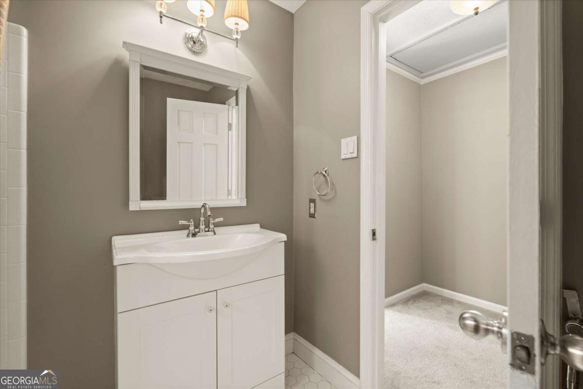 6 Westchester Square Property Photo 20