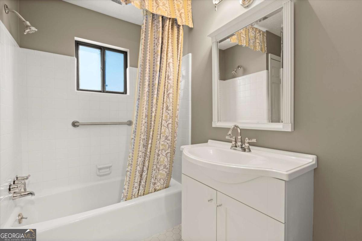 6 Westchester Square Property Photo 21