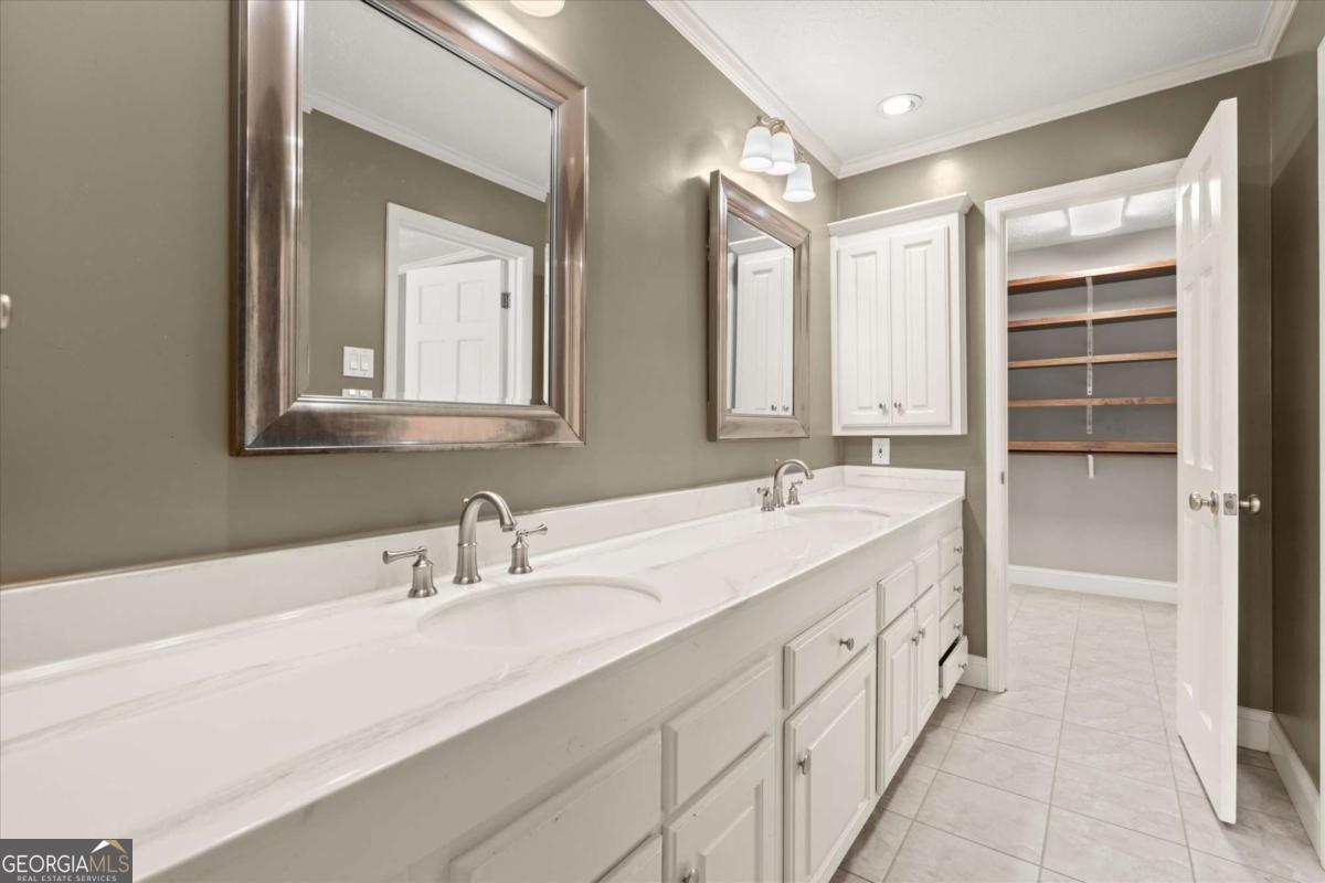 6 Westchester Square Property Photo 24
