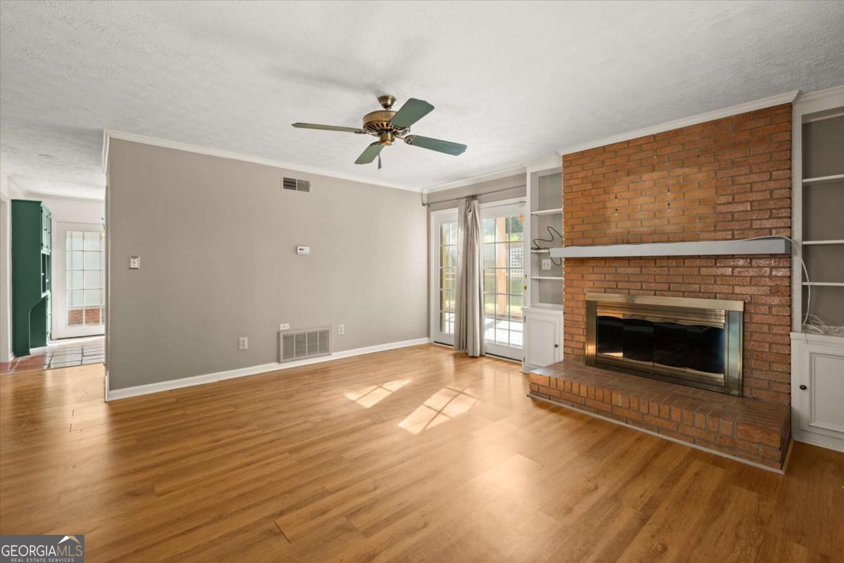 6 Westchester Square Property Photo 32