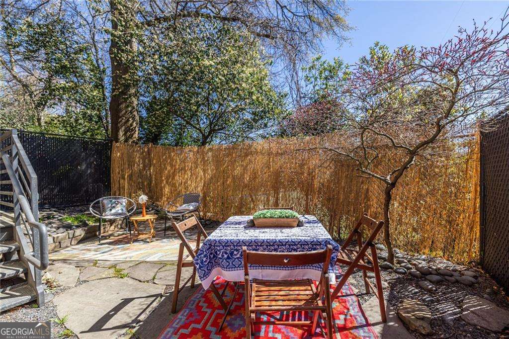 195 Arizona Avenue Ne # 203 Property Photo 2