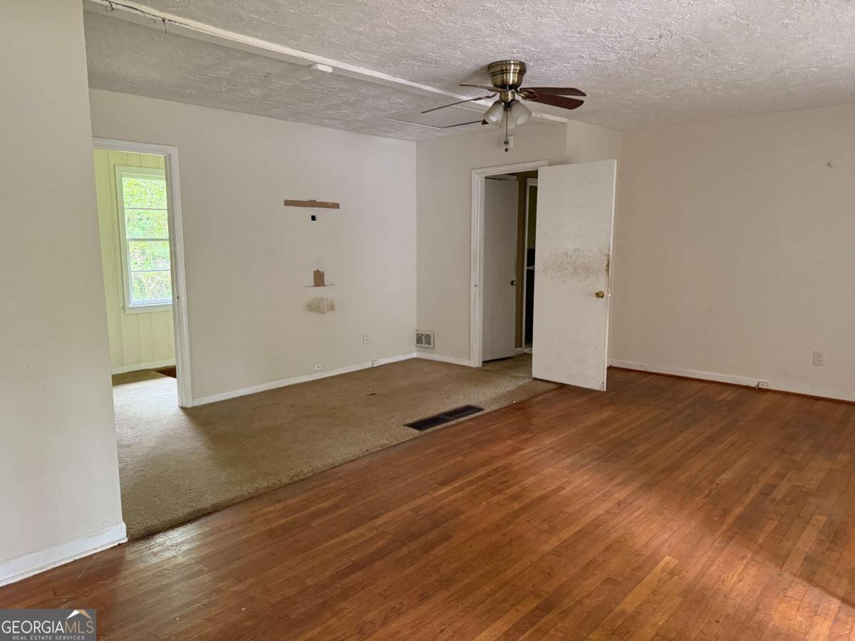 3542 N Druid Hill Road Property Photo 2