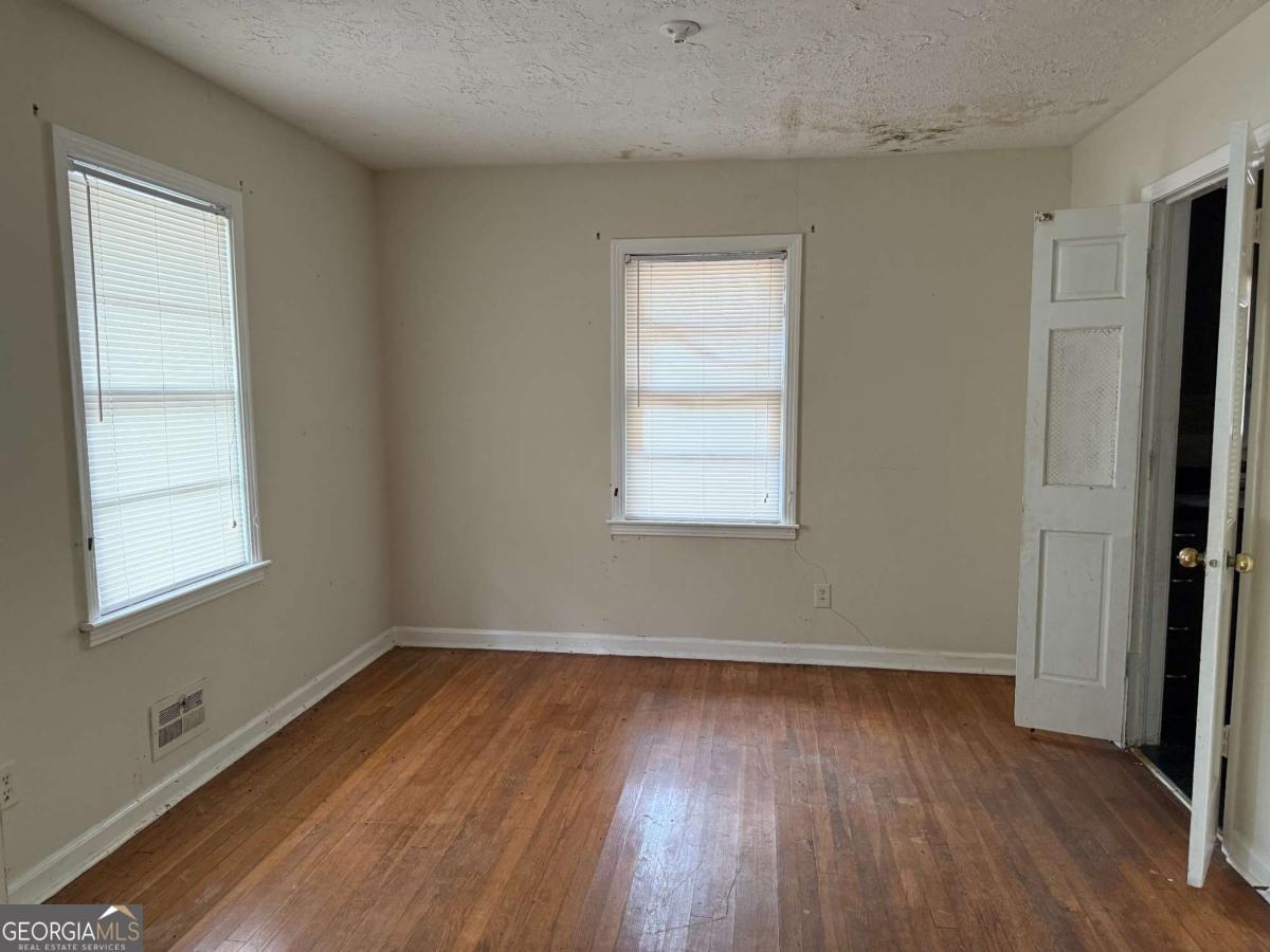 3542 N Druid Hill Road Property Photo 3