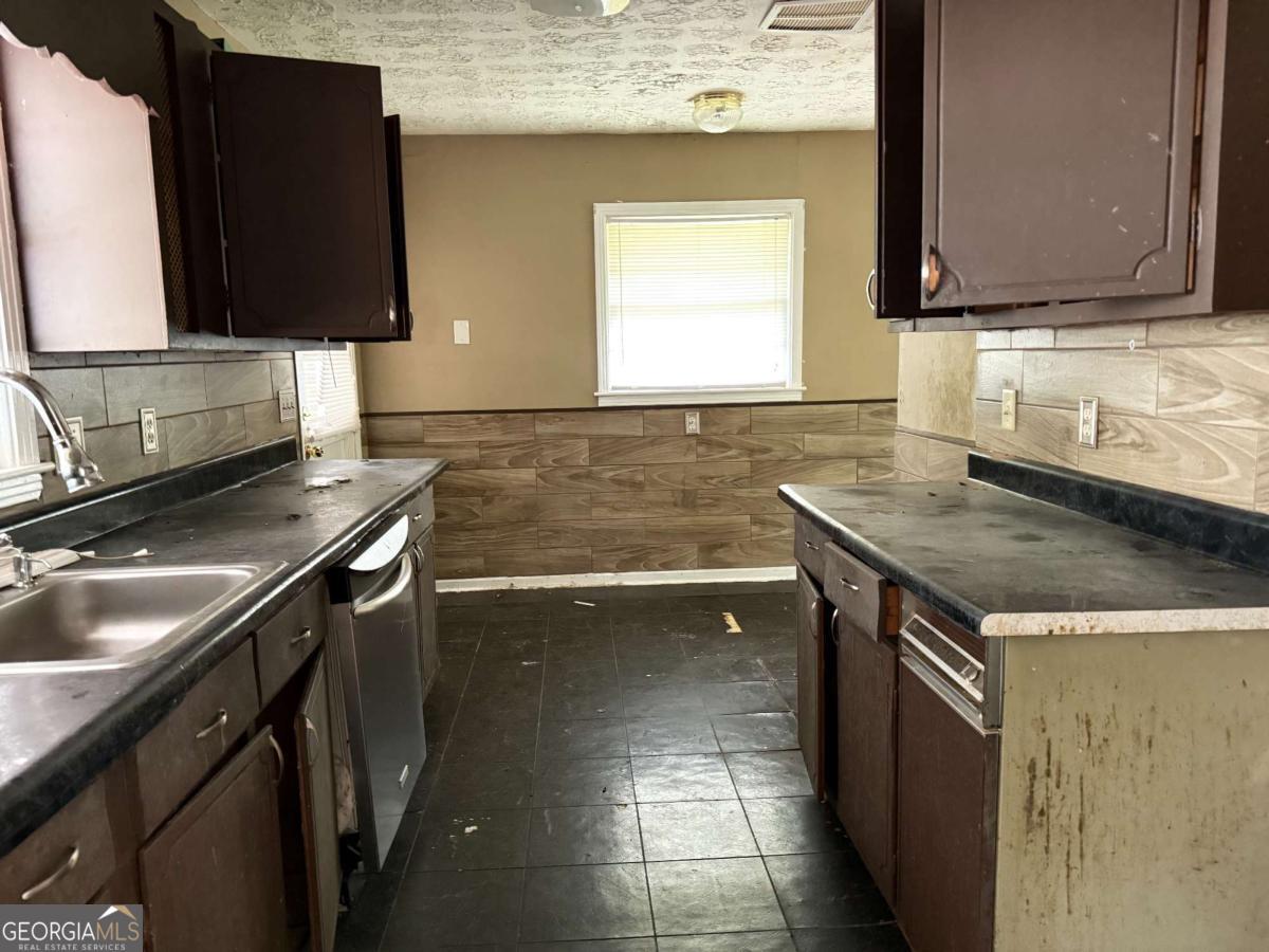 3542 N Druid Hill Road Property Photo 4