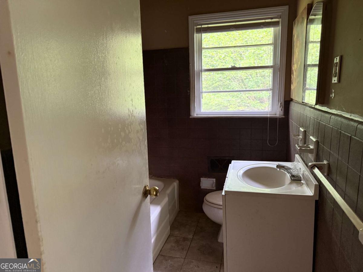 3542 N Druid Hill Road Property Photo 5
