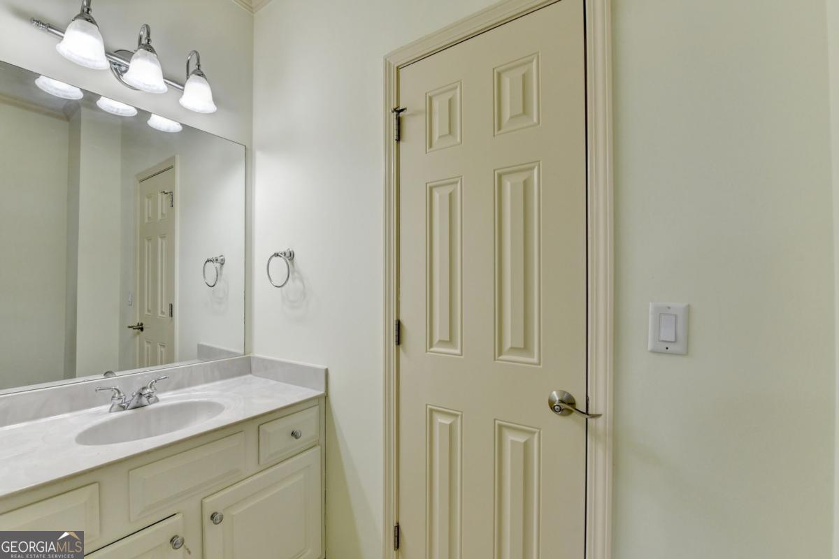 1806 Royal Troon Court Property Photo 32
