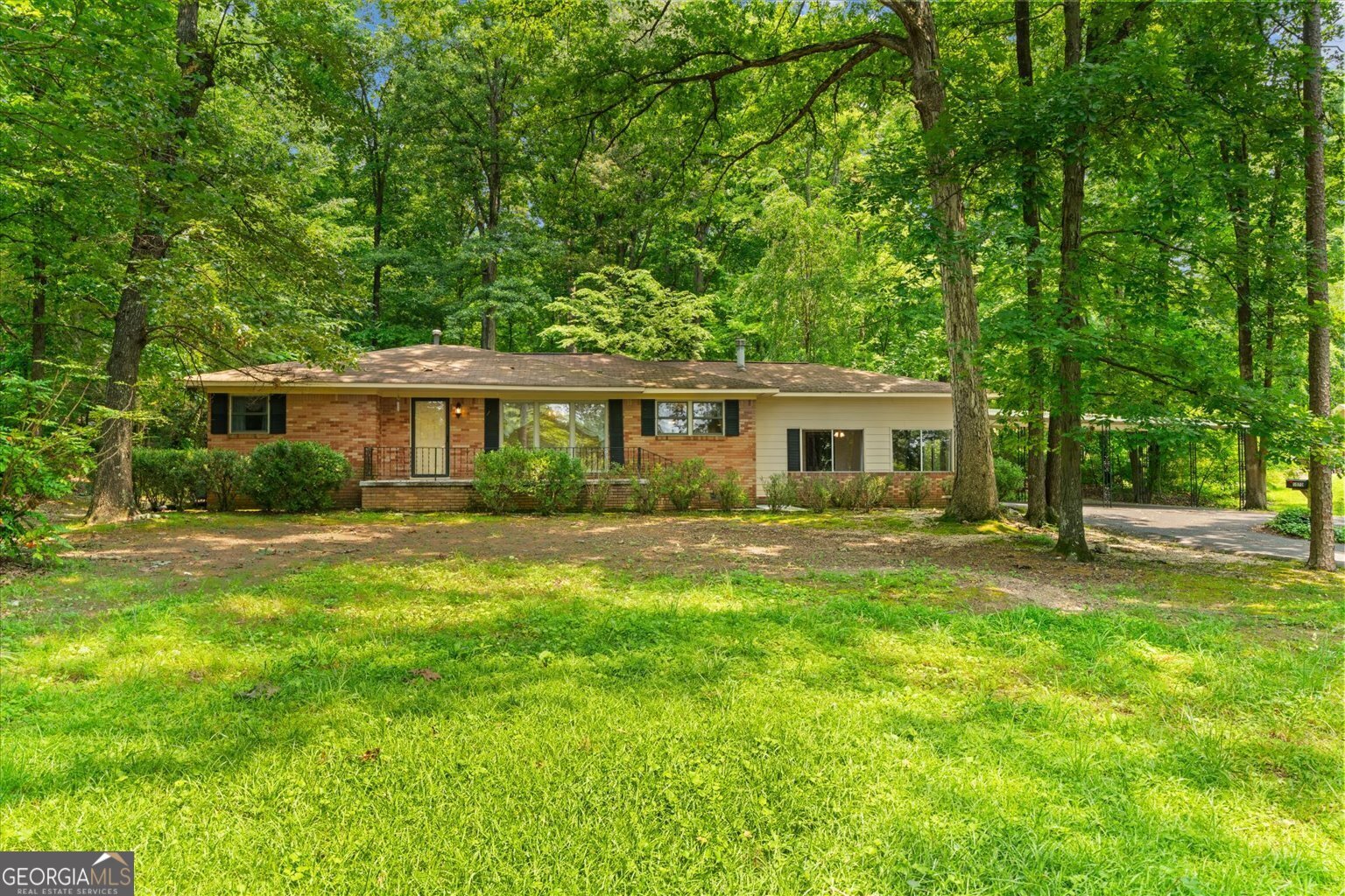 1070 Lovers Lane Road Se Property Photo 1