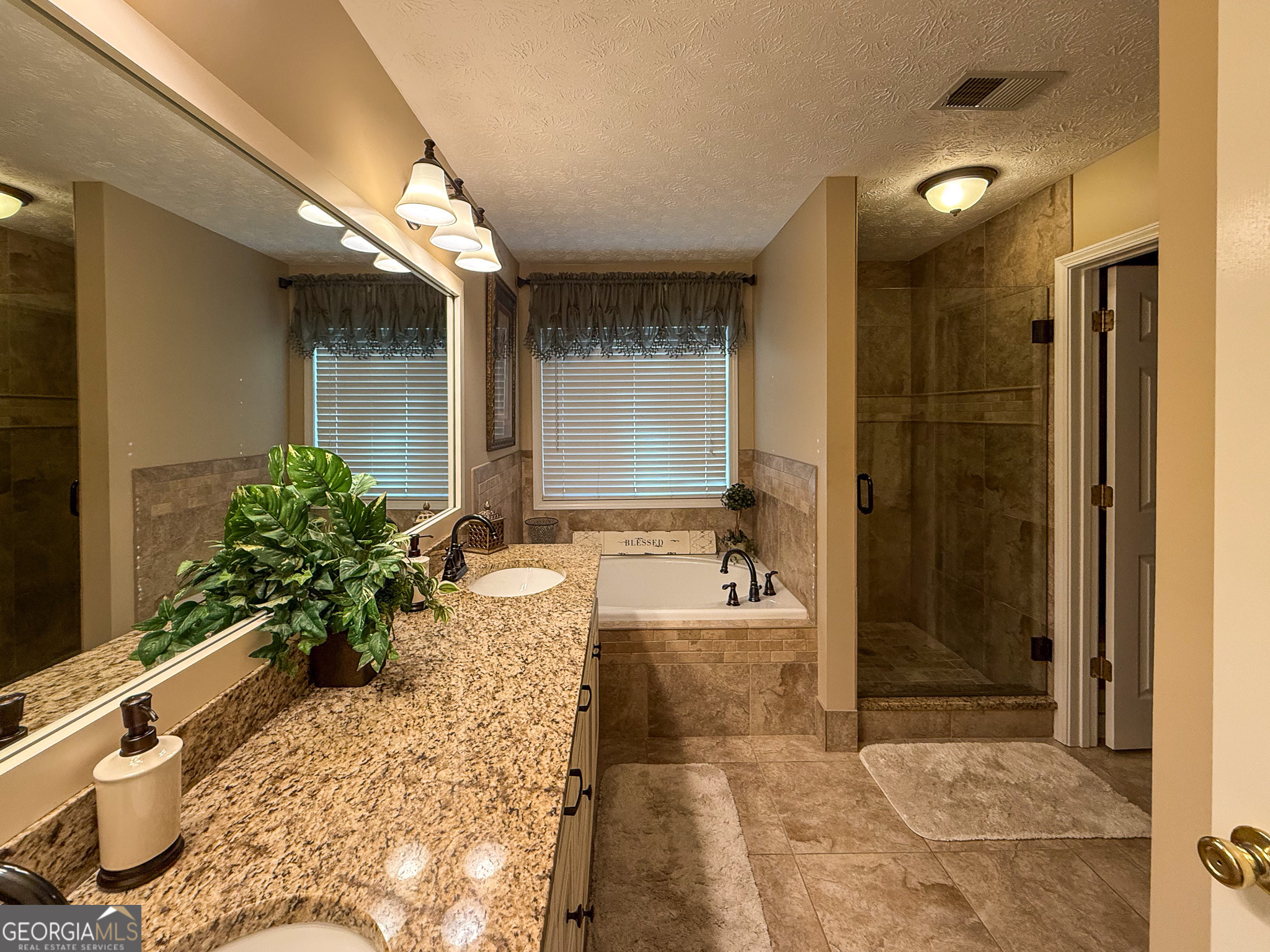 2380 Emerald Drive Property Photo 13