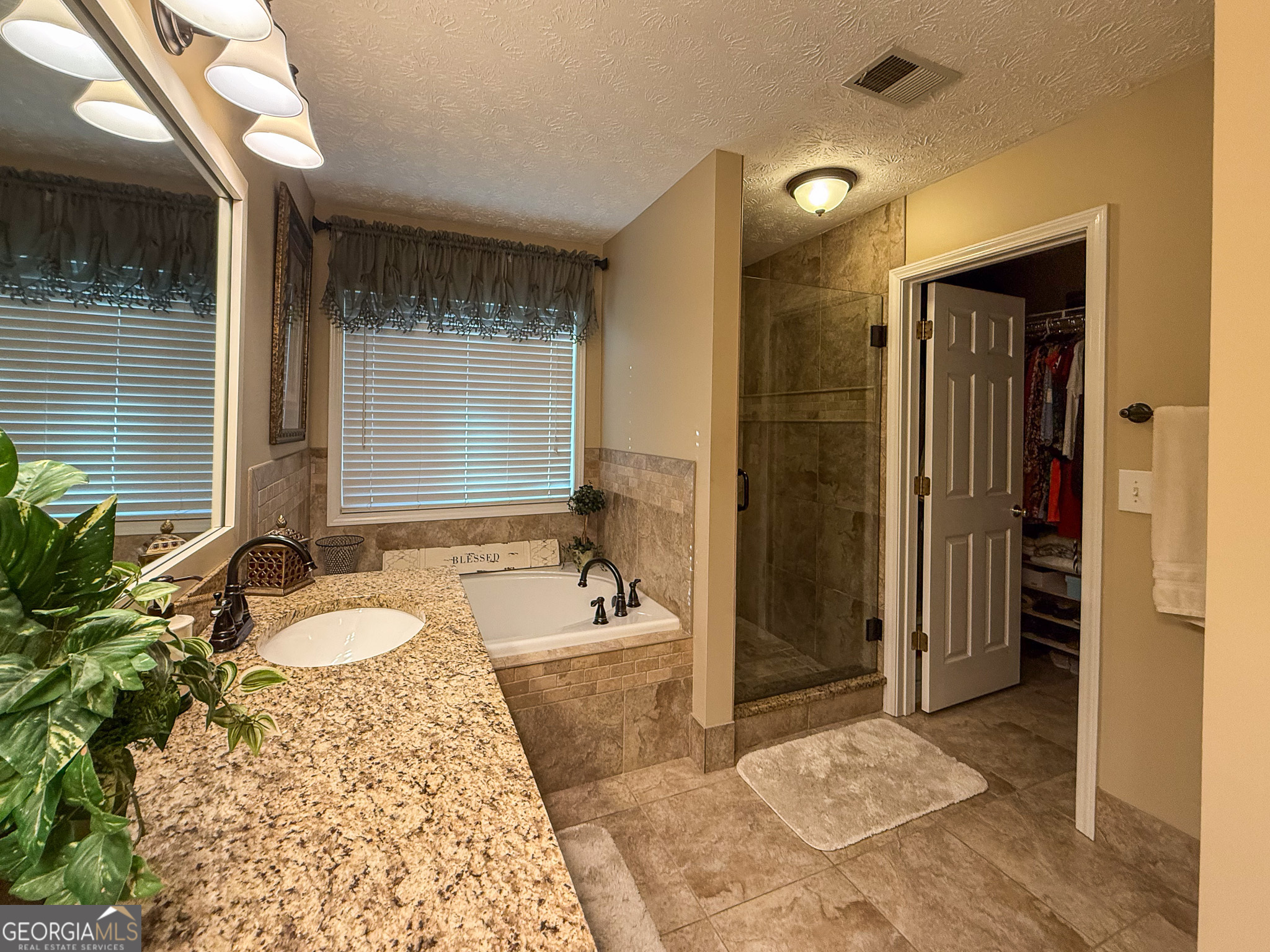 2380 Emerald Drive Property Photo 14