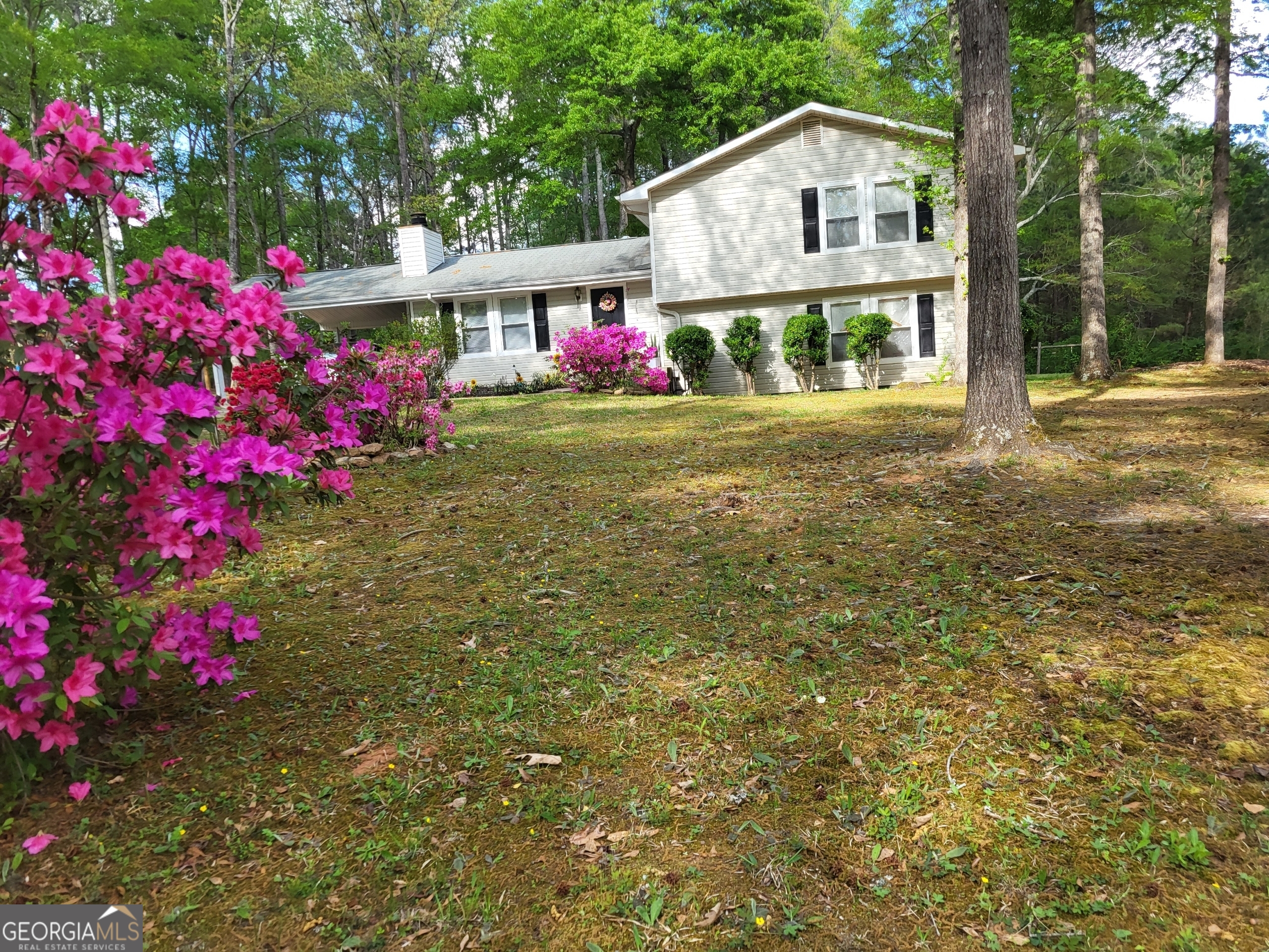 4561 N Woodlake Lane Se Property Photo 2