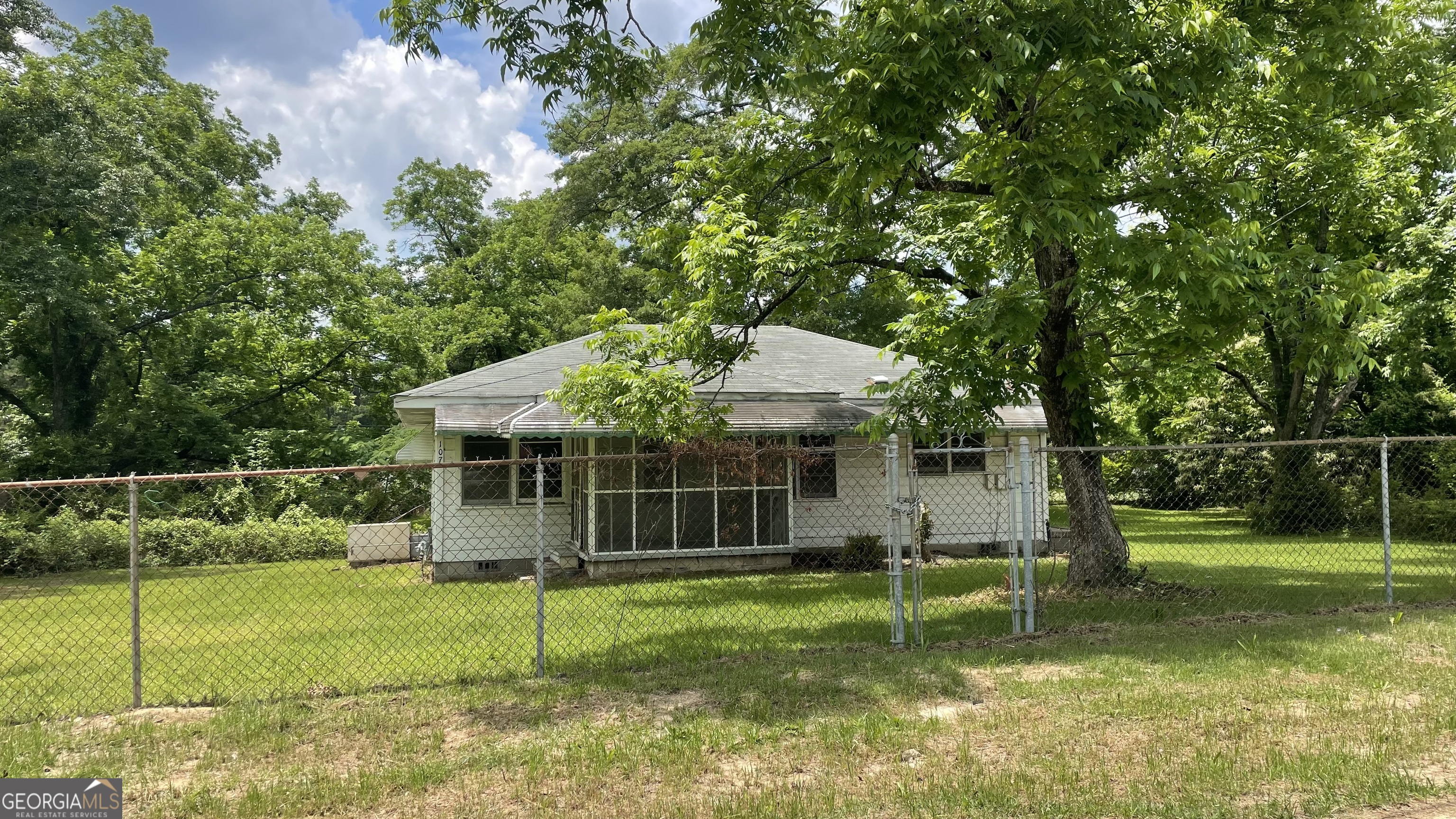 109 Weaver St Corner Property Photo