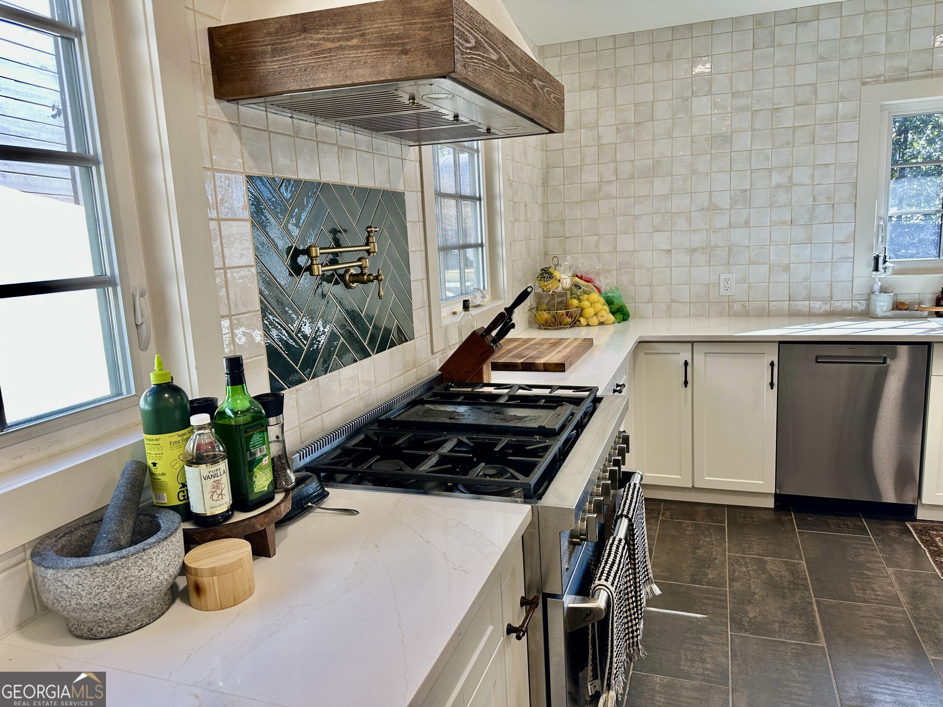 775 Ridgewood Avenue Property Photo 2