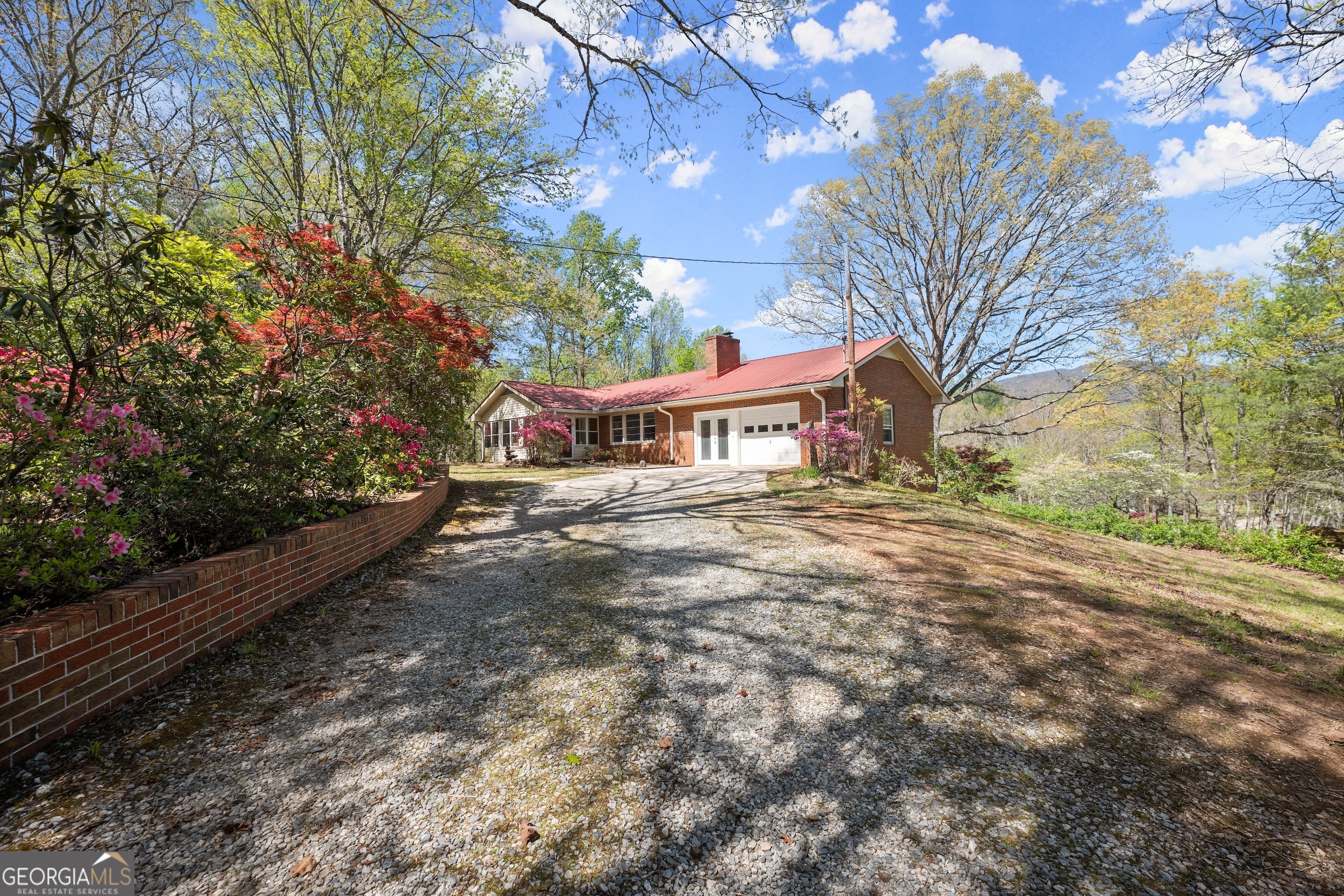 961 Robert Jarrard Road Property Photo 2