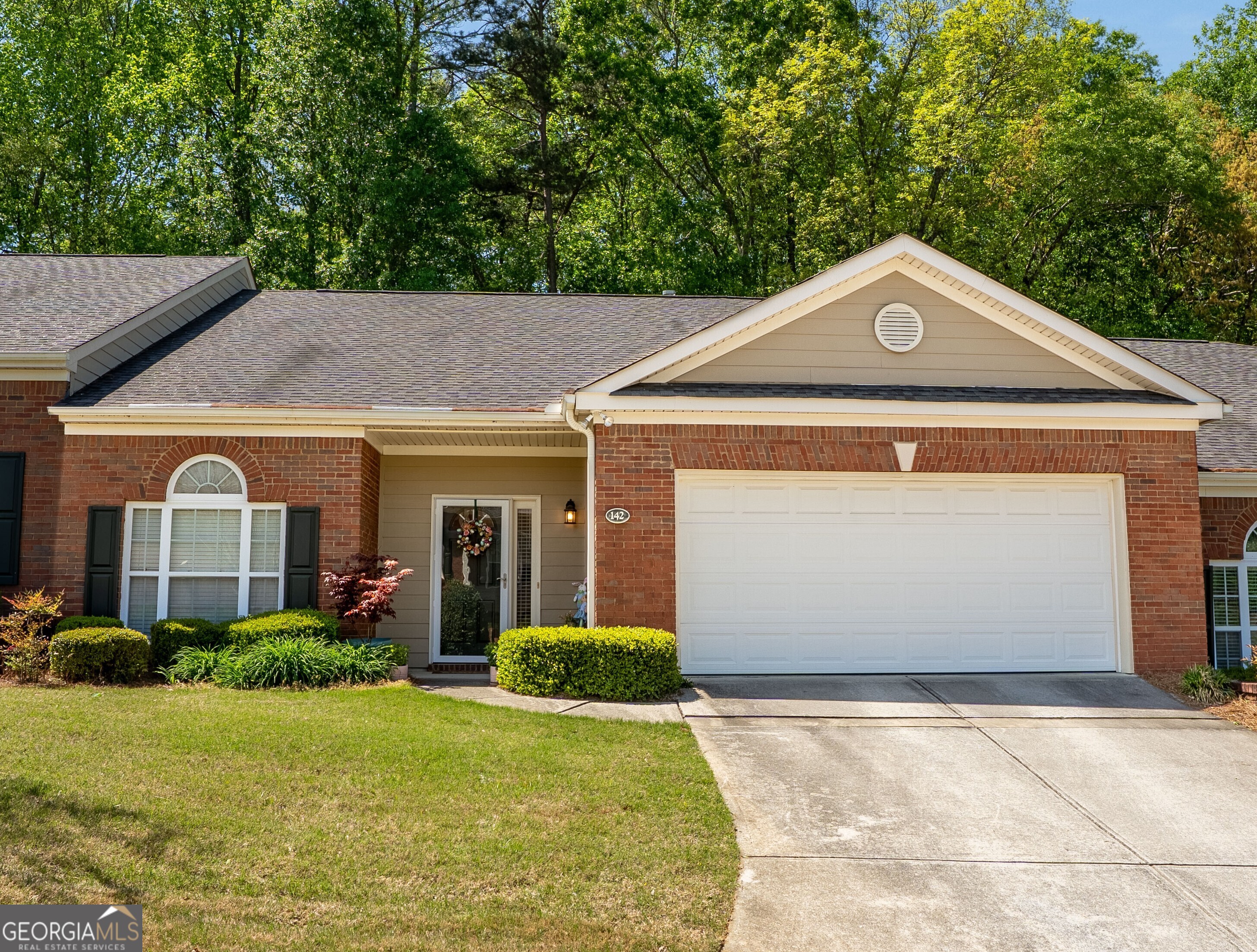 142 Senior Circle Property Photo 1