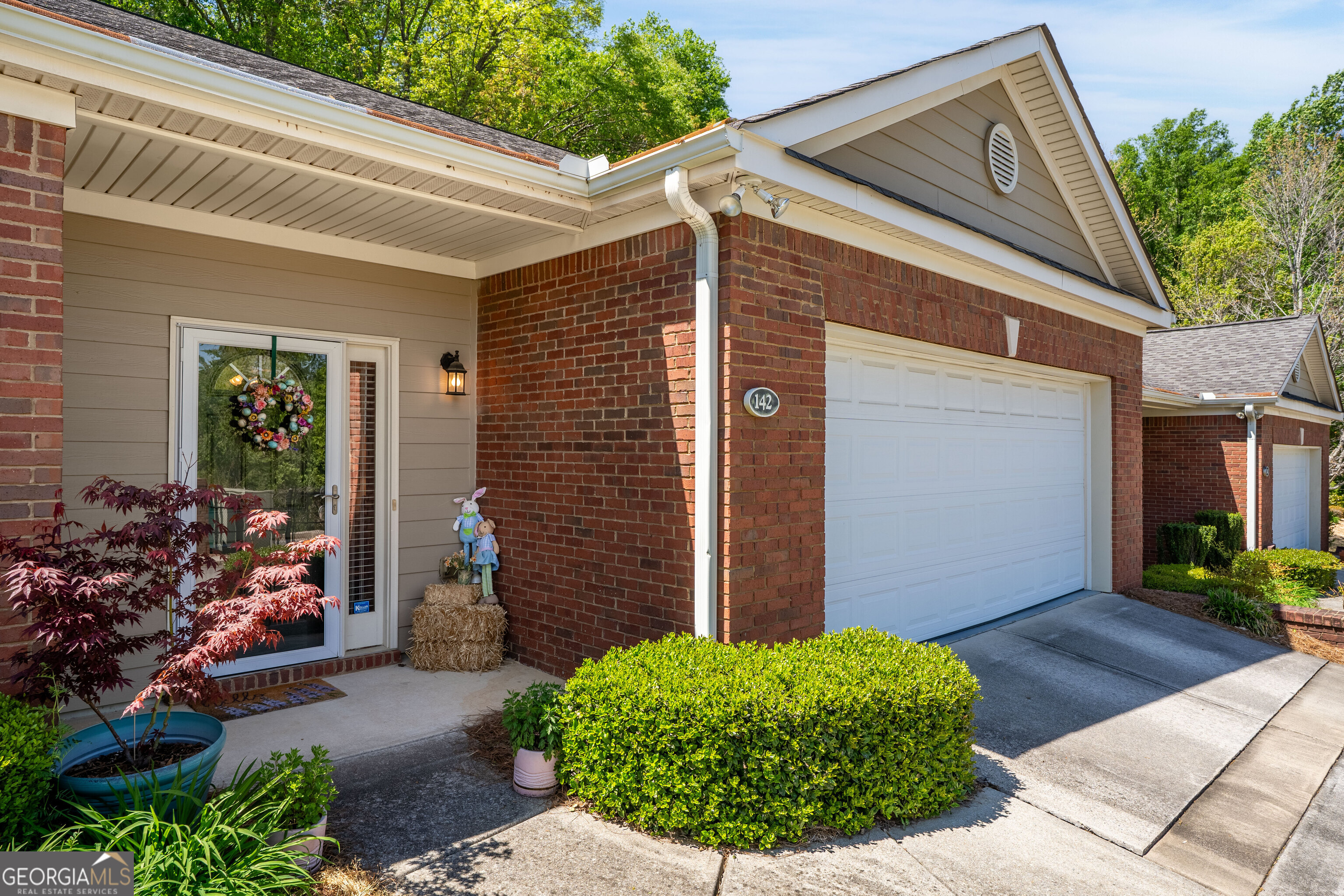 142 Senior Circle Property Photo 2
