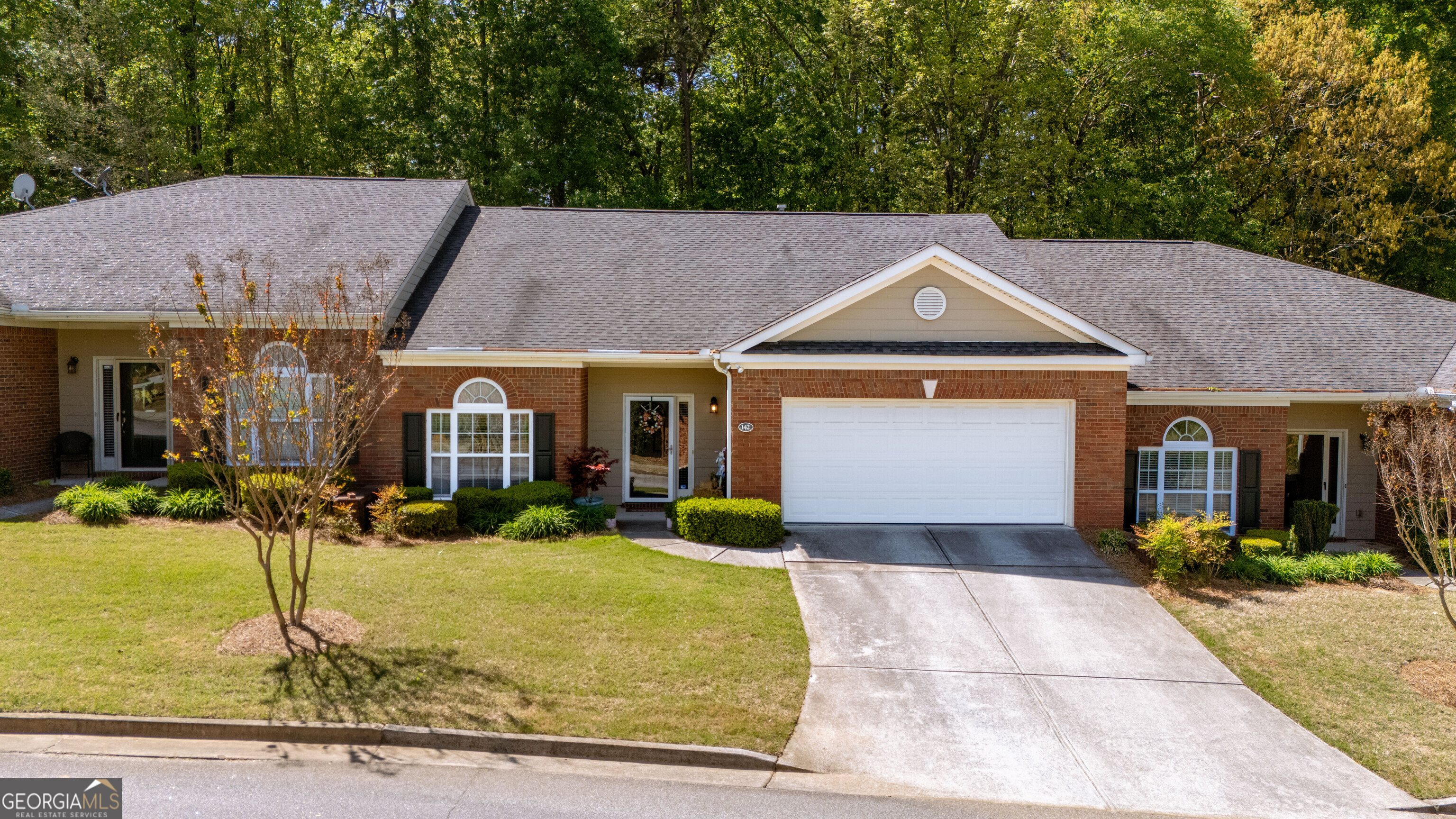 142 Senior Circle Property Photo 3