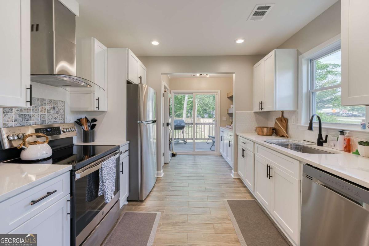 432 Fair Street Property Photo 11