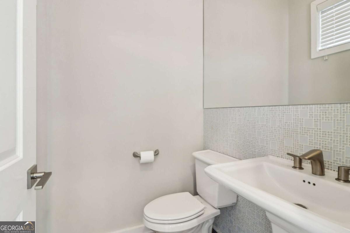 823 Canterbury Overlook Property Photo 14