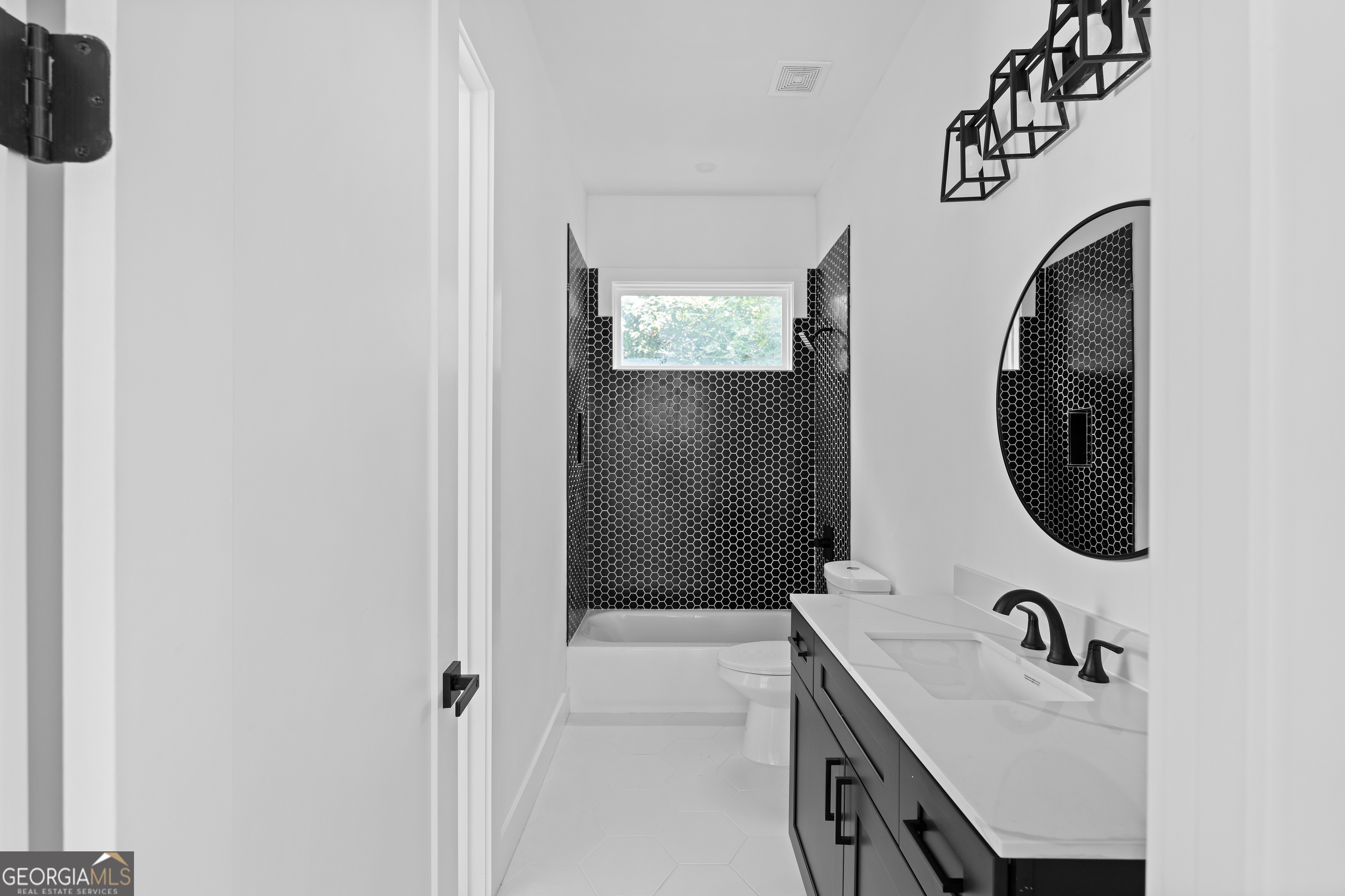 80 Nw Burbank Drive Property Photo 8